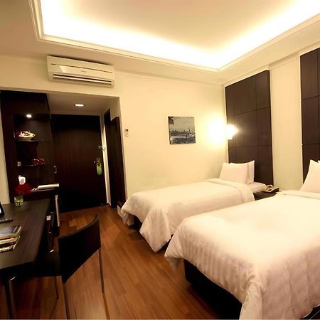 Bentani Hotel & Residence Cirebon Esterno foto