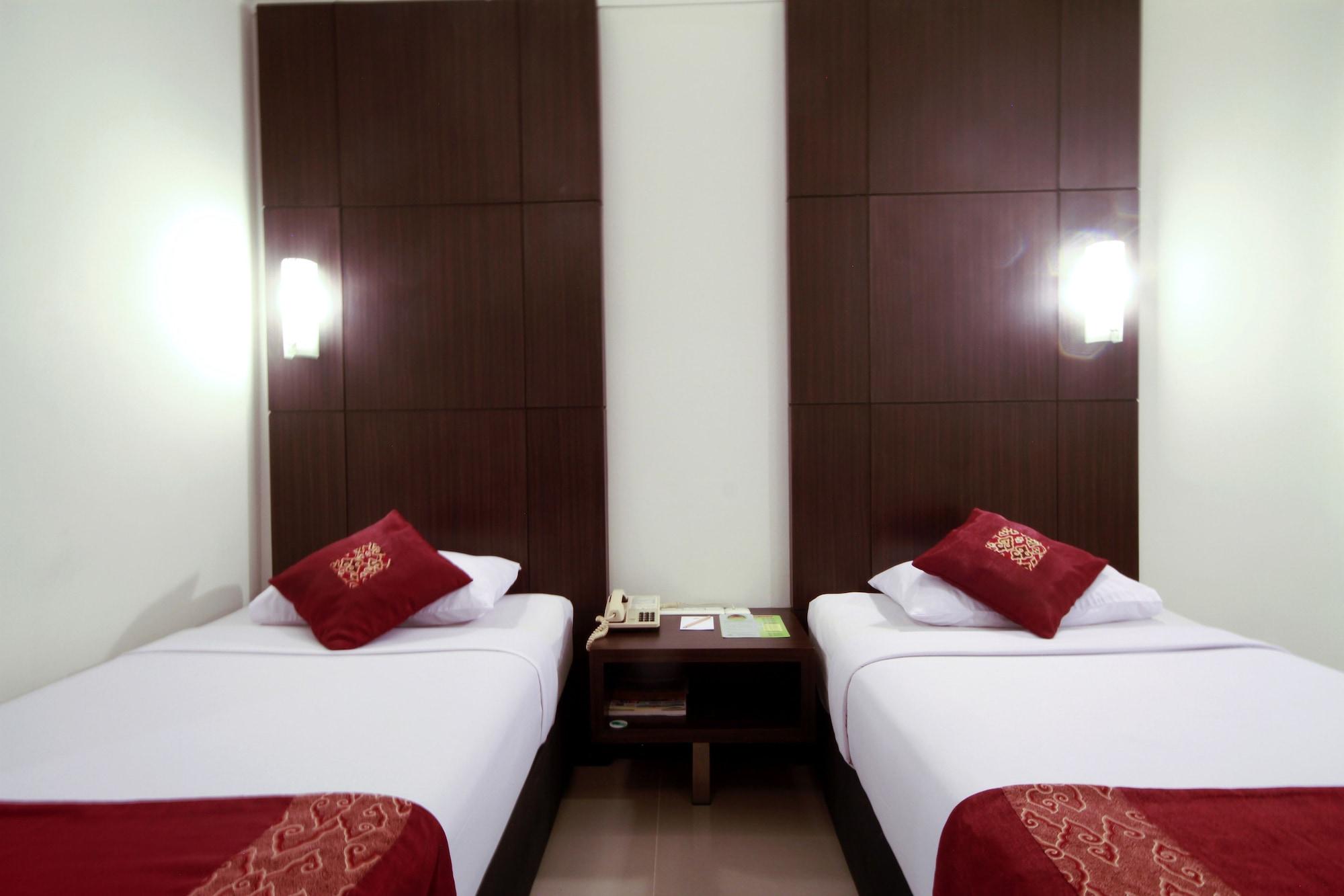 Bentani Hotel & Residence Cirebon Esterno foto