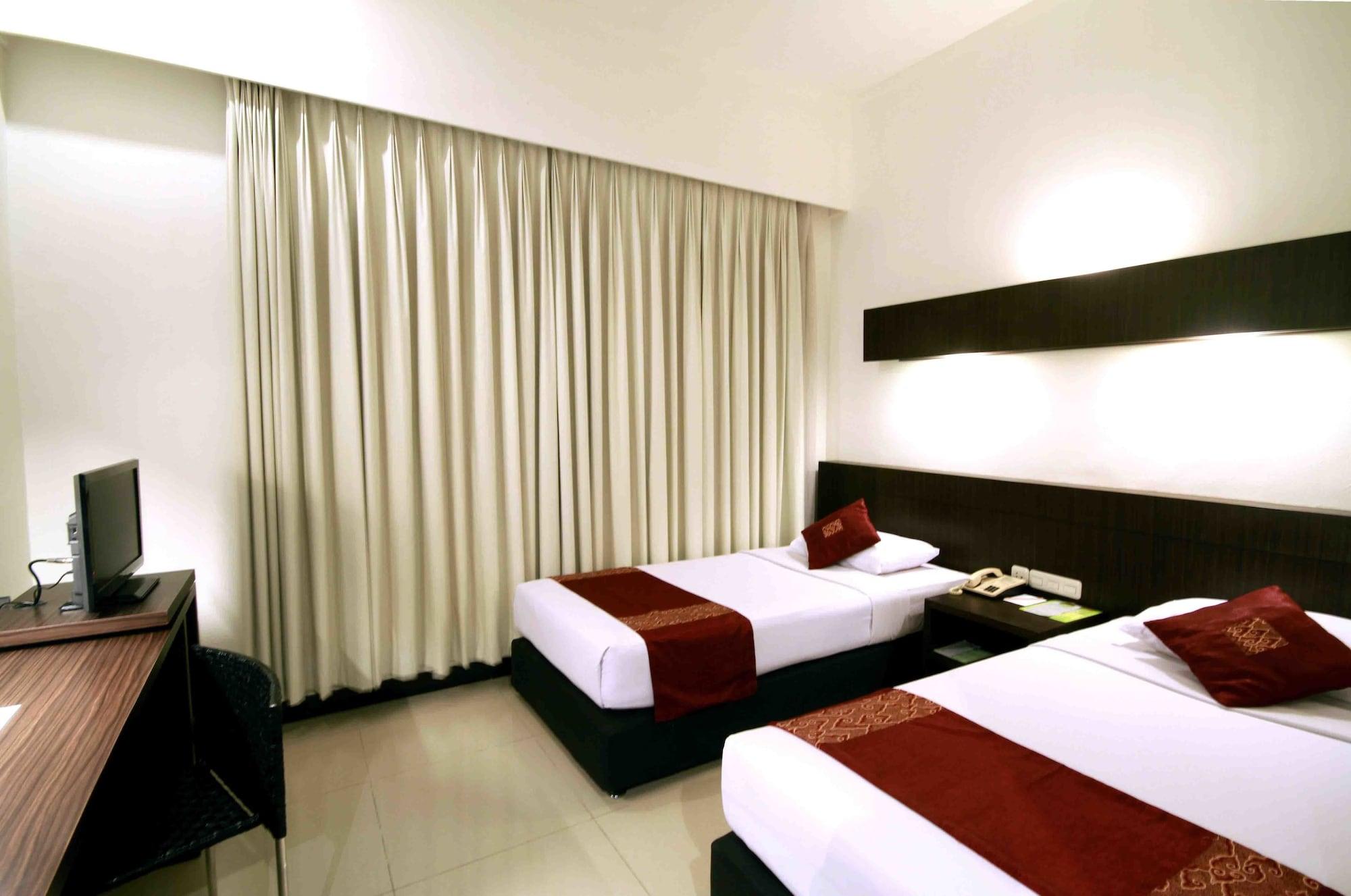 Bentani Hotel & Residence Cirebon Esterno foto