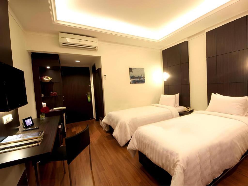 Bentani Hotel & Residence Cirebon Esterno foto