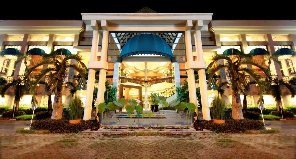 Bentani Hotel & Residence Cirebon Esterno foto