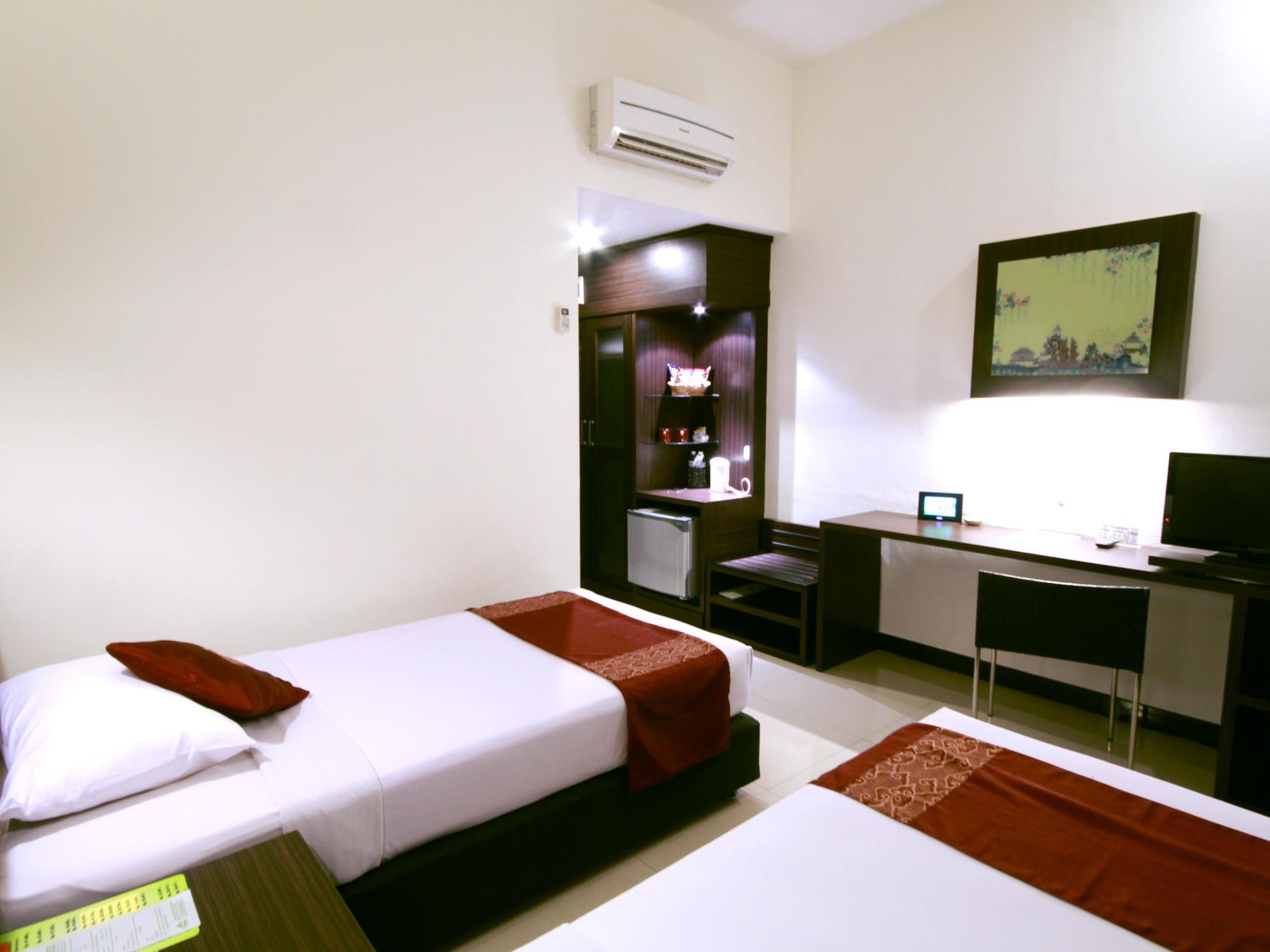 Bentani Hotel & Residence Cirebon Esterno foto