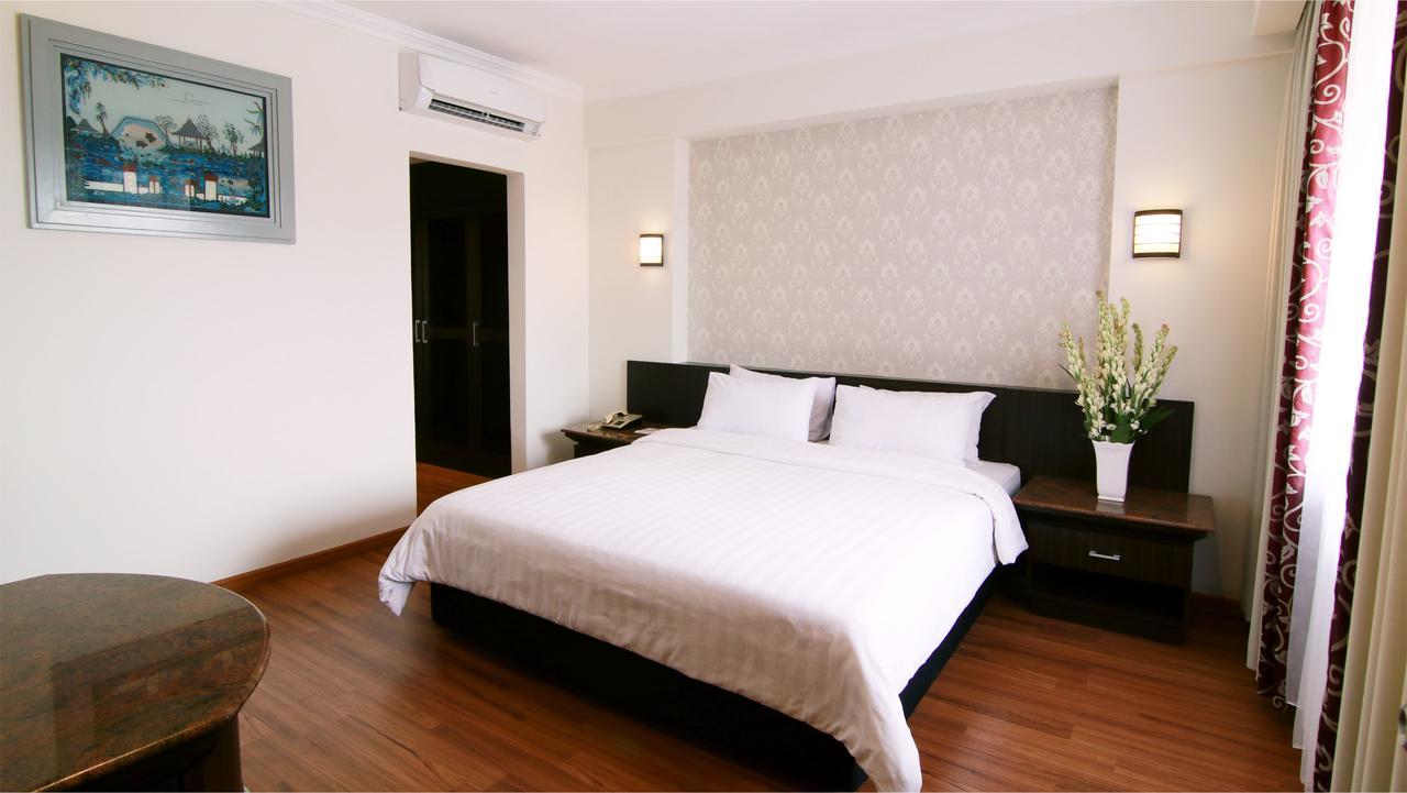 Bentani Hotel & Residence Cirebon Esterno foto