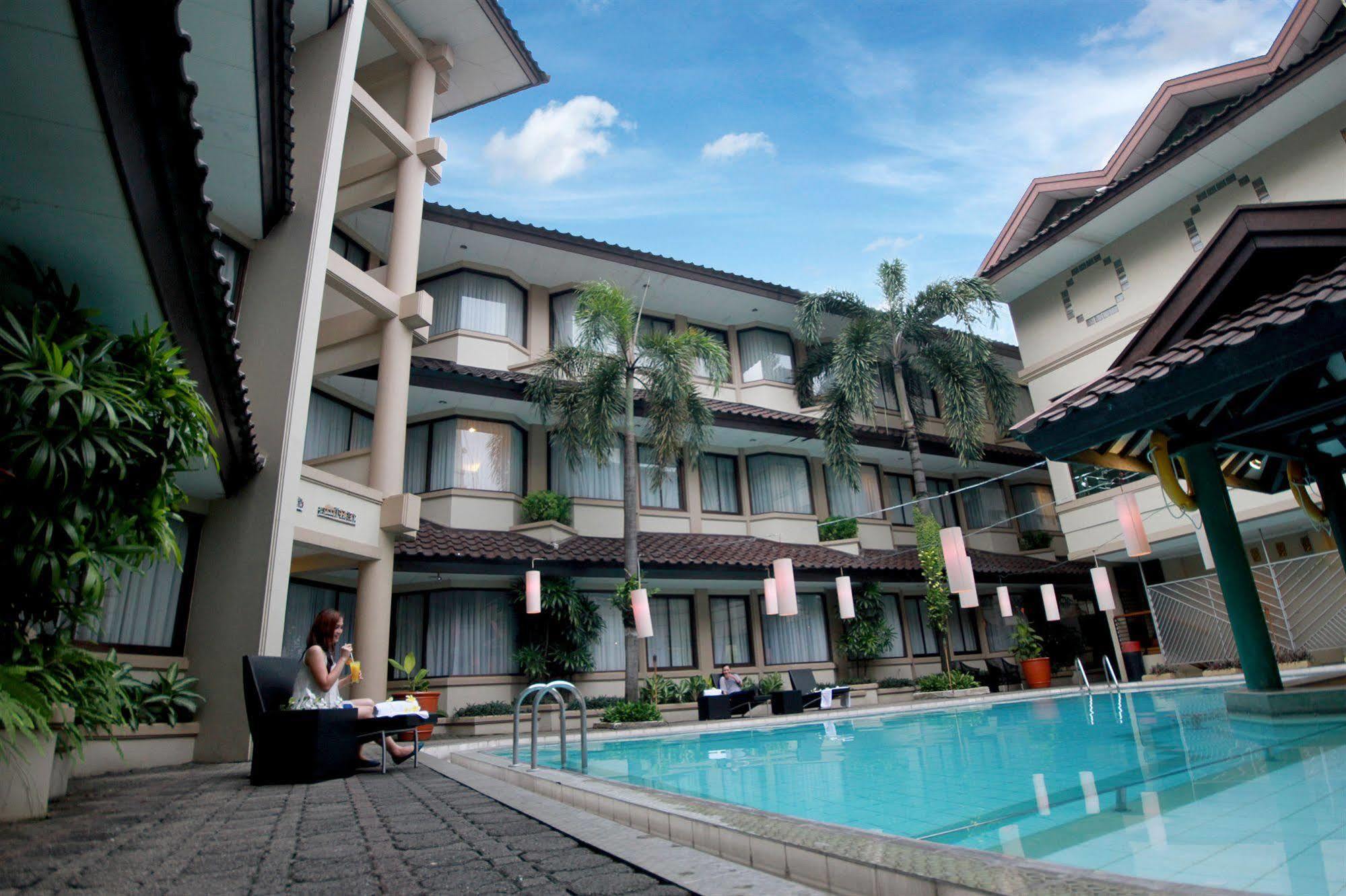 Bentani Hotel & Residence Cirebon Esterno foto