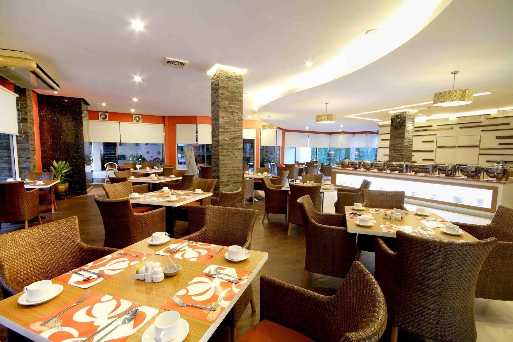 Bentani Hotel & Residence Cirebon Esterno foto