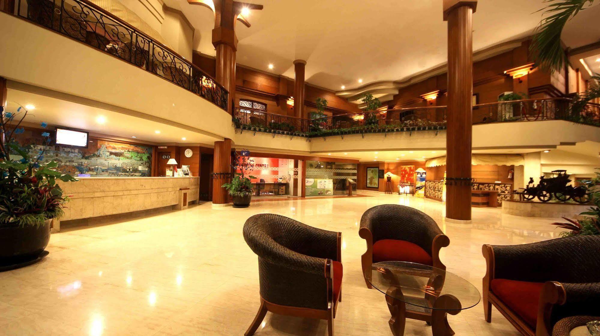 Bentani Hotel & Residence Cirebon Esterno foto